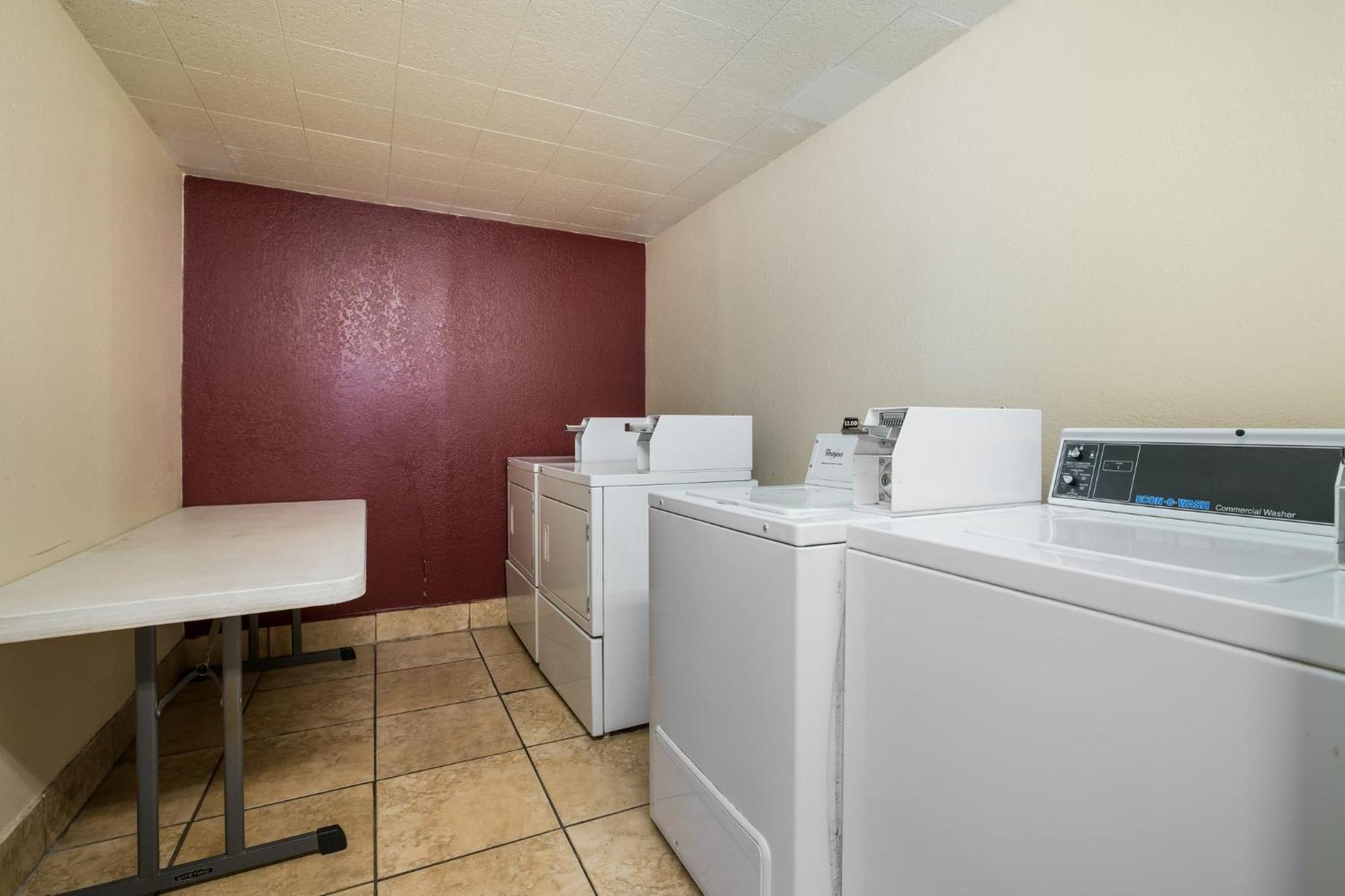 Red Roof Inn North Dallas - Park Central Bagian luar foto