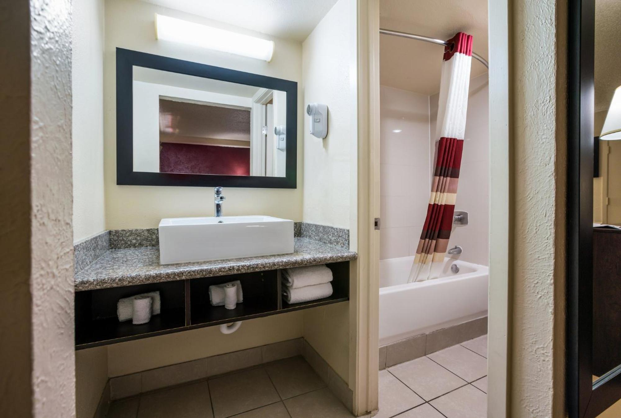 Red Roof Inn North Dallas - Park Central Bagian luar foto