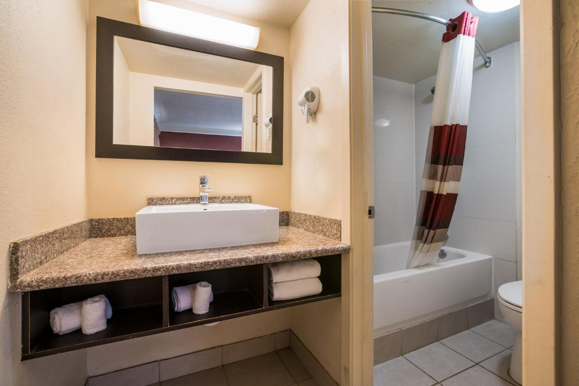 Red Roof Inn North Dallas - Park Central Bagian luar foto