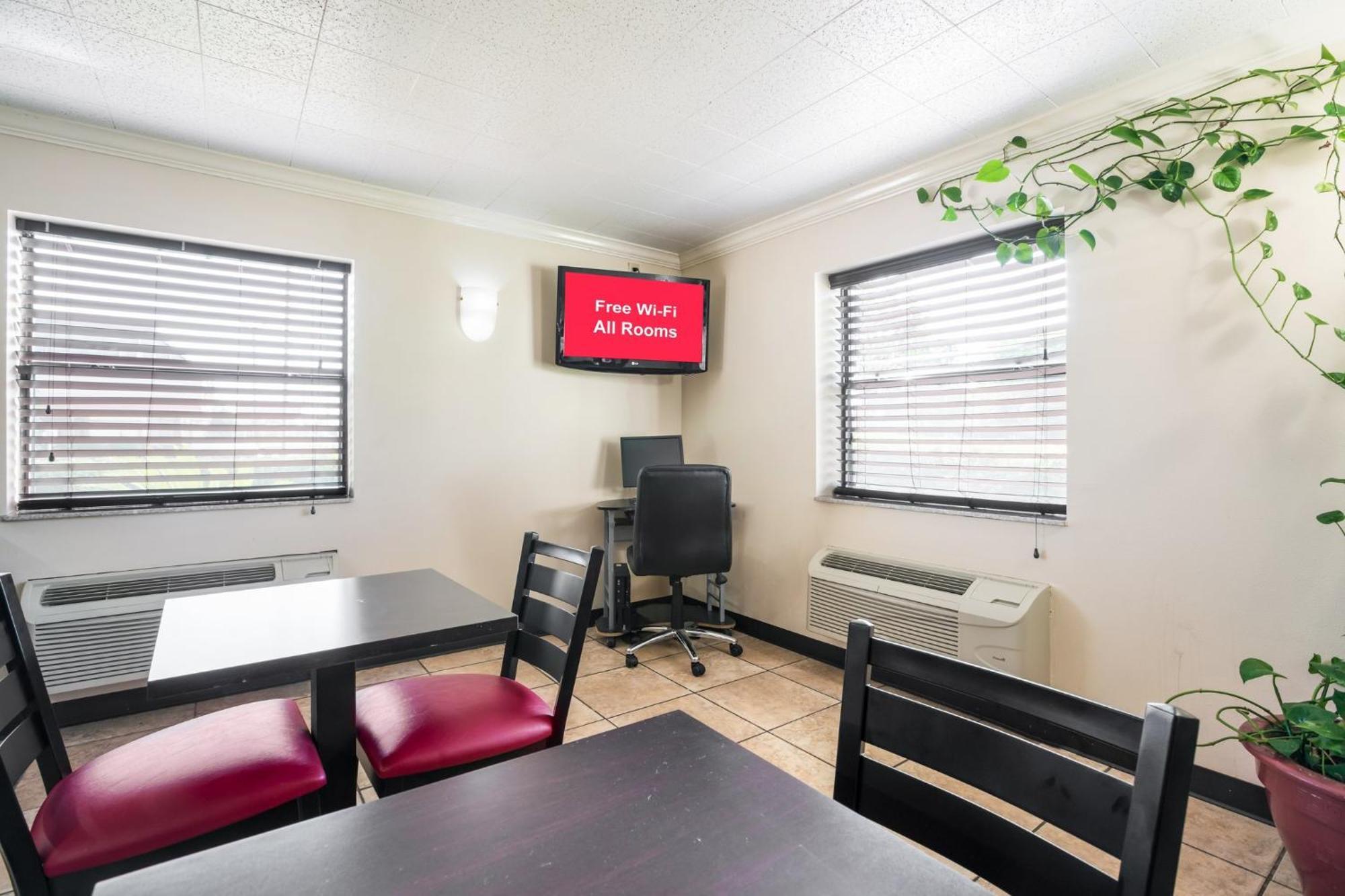 Red Roof Inn North Dallas - Park Central Bagian luar foto