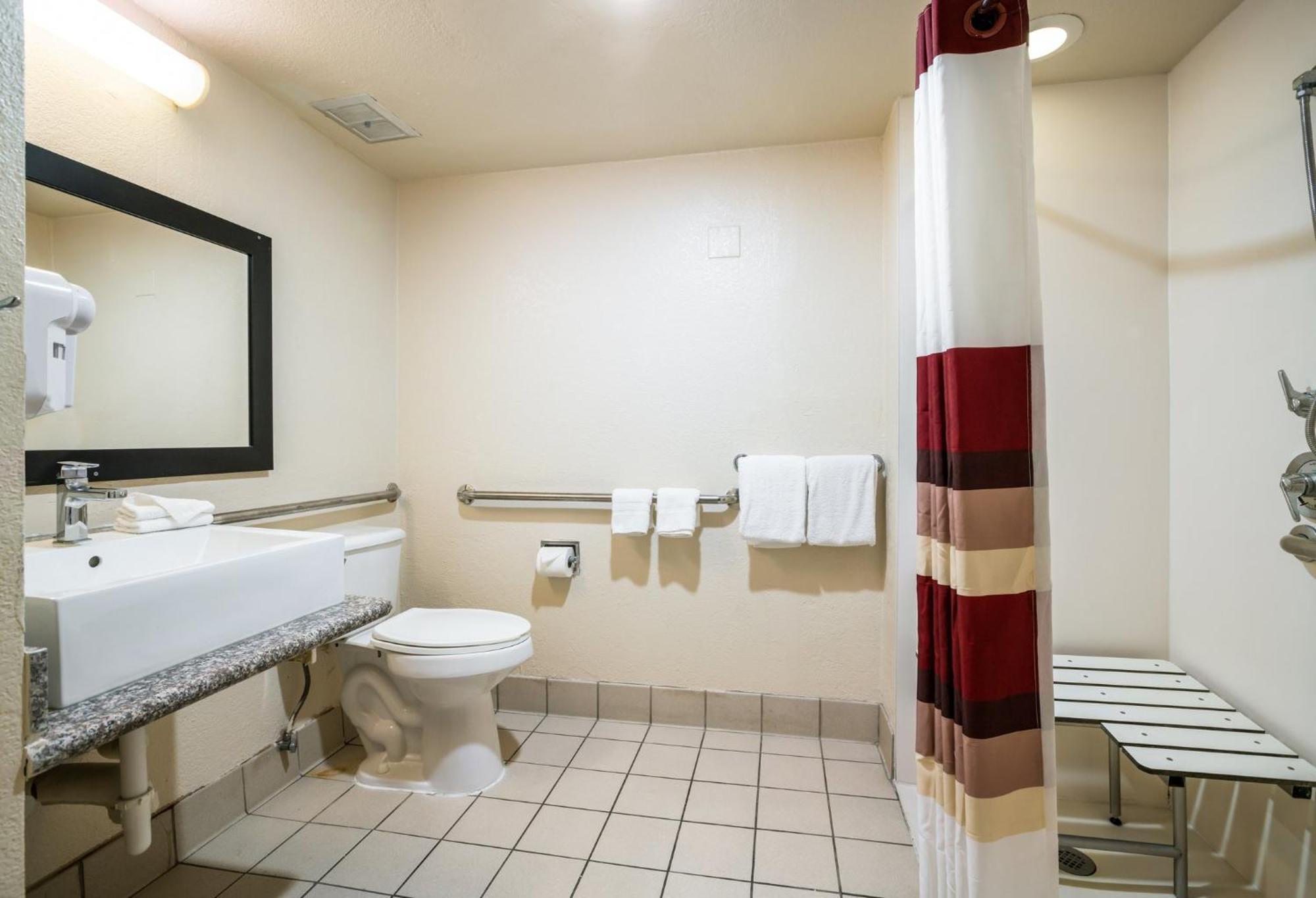 Red Roof Inn North Dallas - Park Central Bagian luar foto