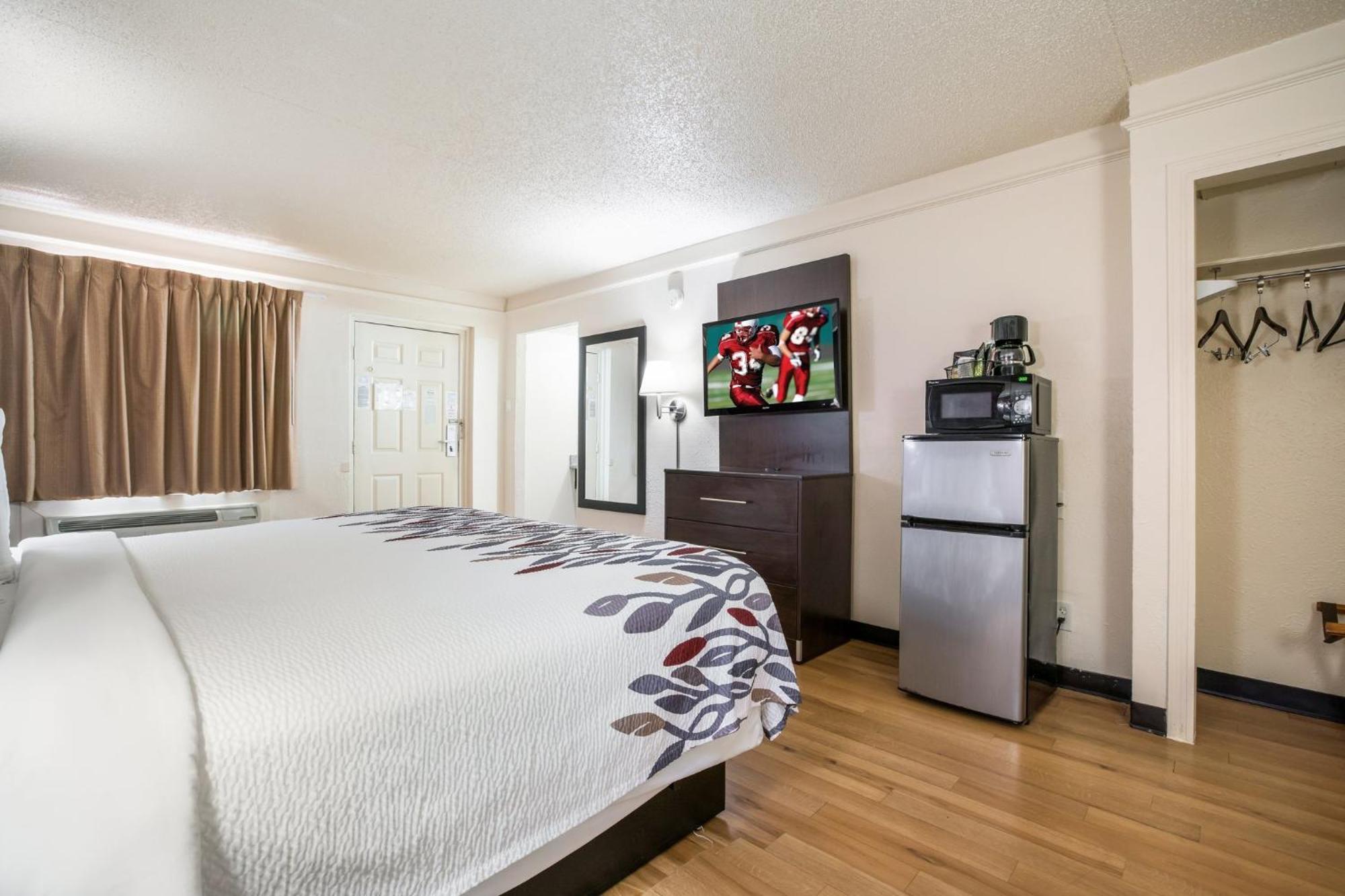Red Roof Inn North Dallas - Park Central Bagian luar foto