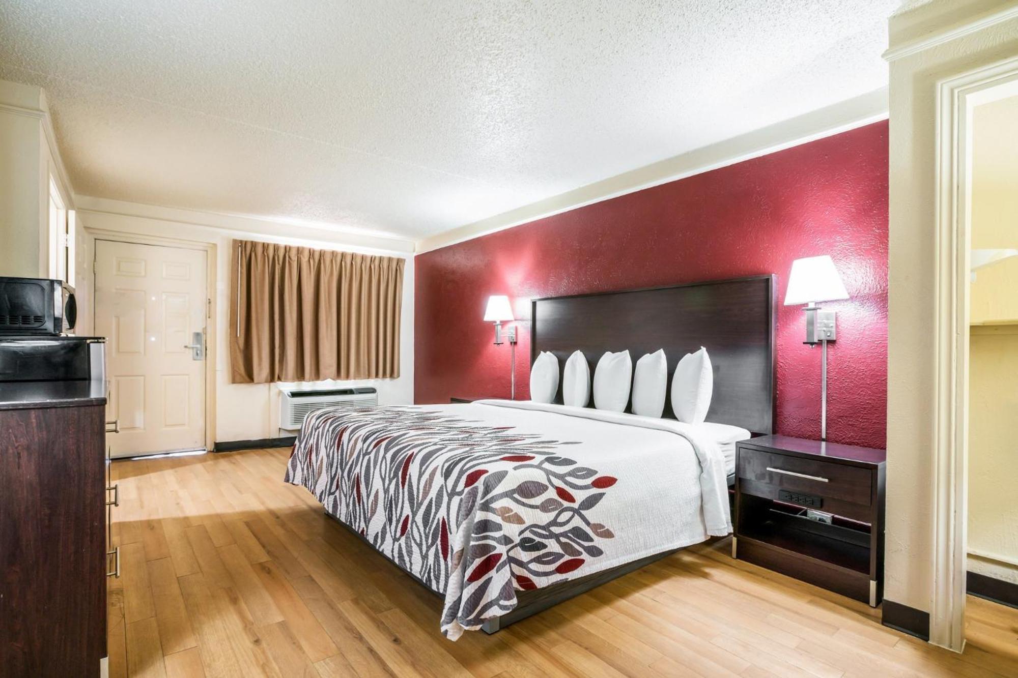 Red Roof Inn North Dallas - Park Central Bagian luar foto