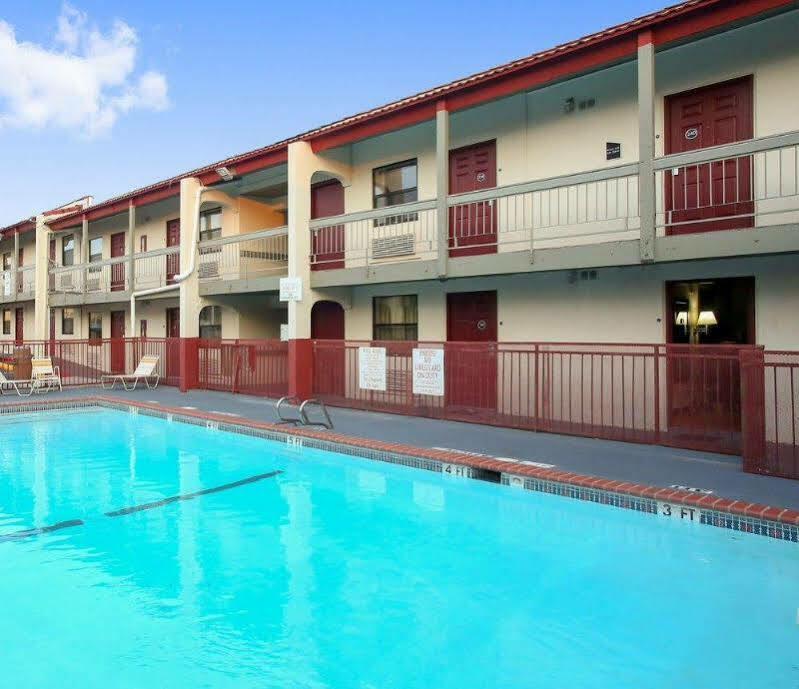 Red Roof Inn North Dallas - Park Central Bagian luar foto