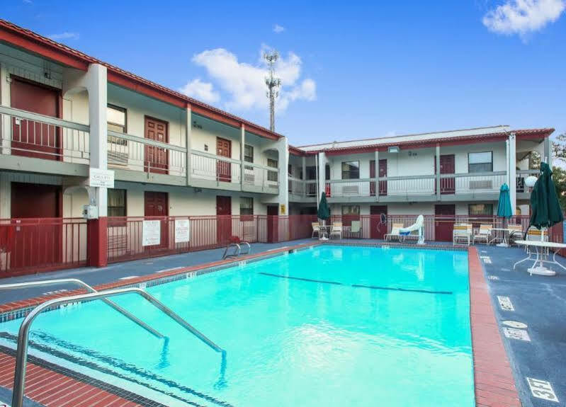 Red Roof Inn North Dallas - Park Central Bagian luar foto