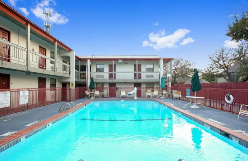 Red Roof Inn North Dallas - Park Central Bagian luar foto