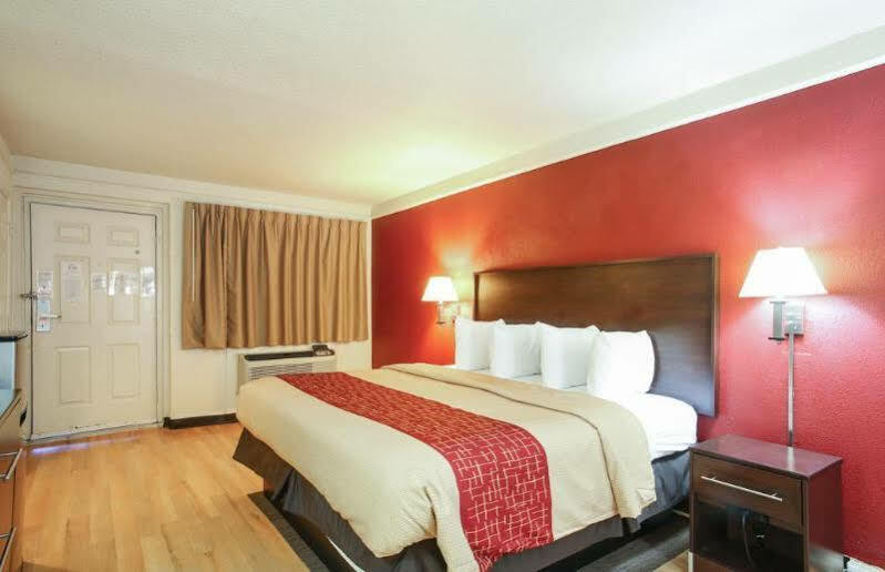 Red Roof Inn North Dallas - Park Central Bagian luar foto